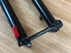 FOX 36 Casting / Lower 2021 29" Shiny Black Boost -Shimano Shop IMG 3437