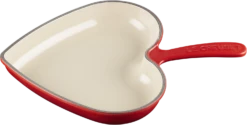 Le Creuset Herzförmige Brat- Und Servierpfanne Signature In Kirschrot -Shimano Shop LC 20221130 HL PS NS 20400260602460 002